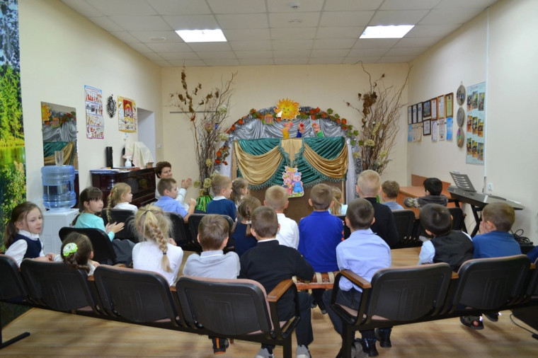 Кукольный спектакль "Три поросёнка".